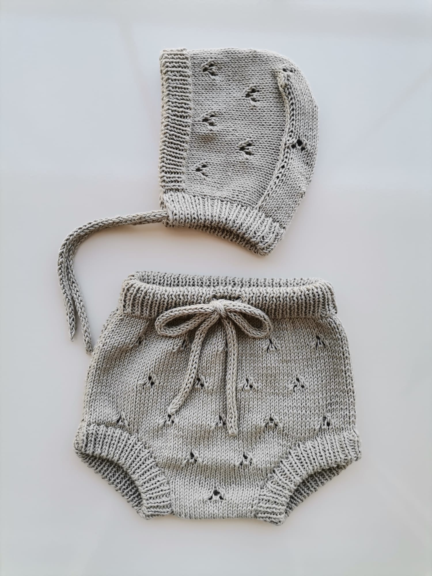 Gri ajurlu bebek bere şort seti damla deseni