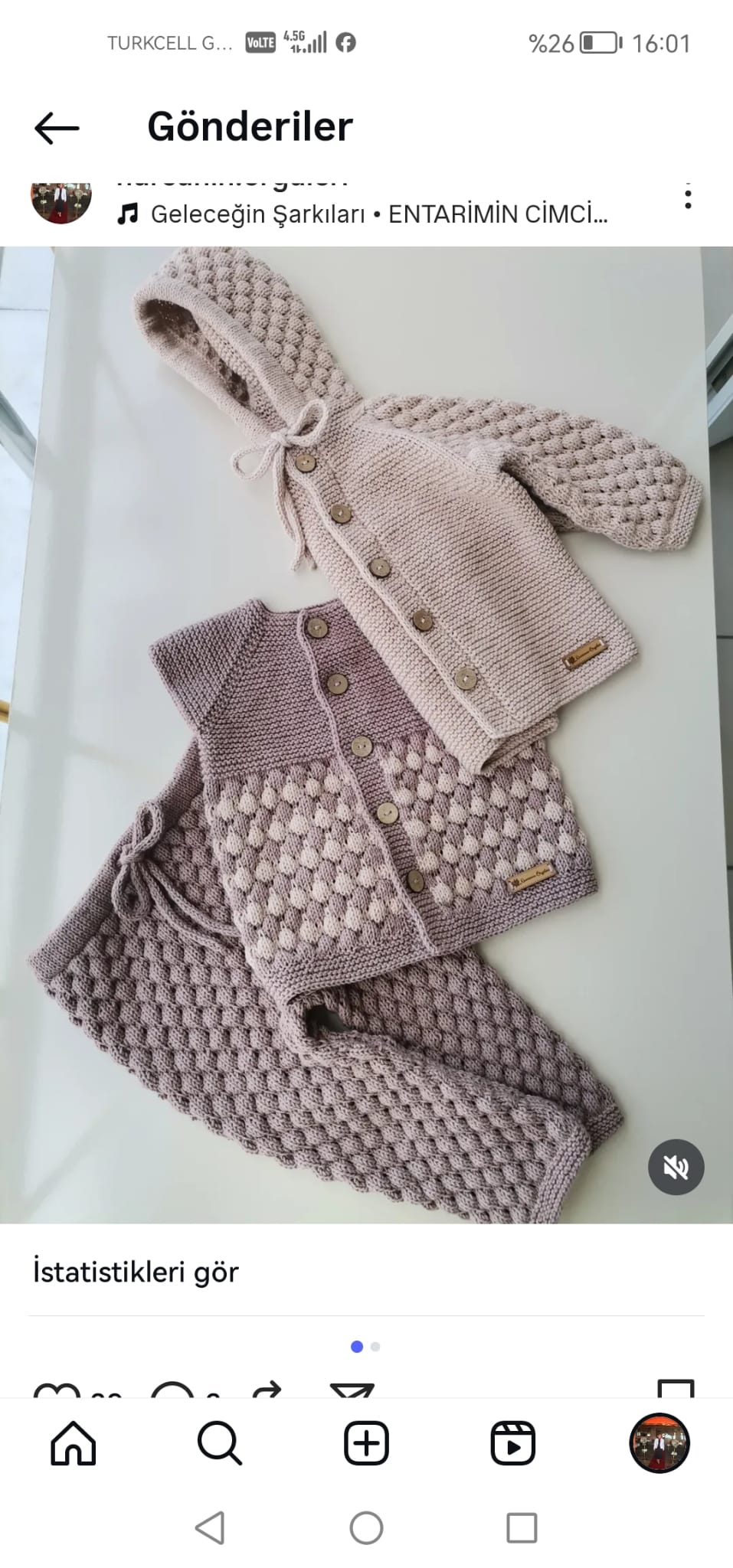 Harosa desenli kapusonlu bebek hirka ve tulum seti pudra renk