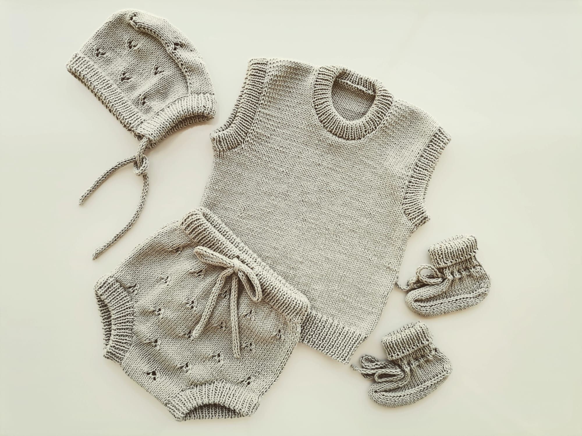 Gri erkek bebek diş buğdayı takımı şort bere set