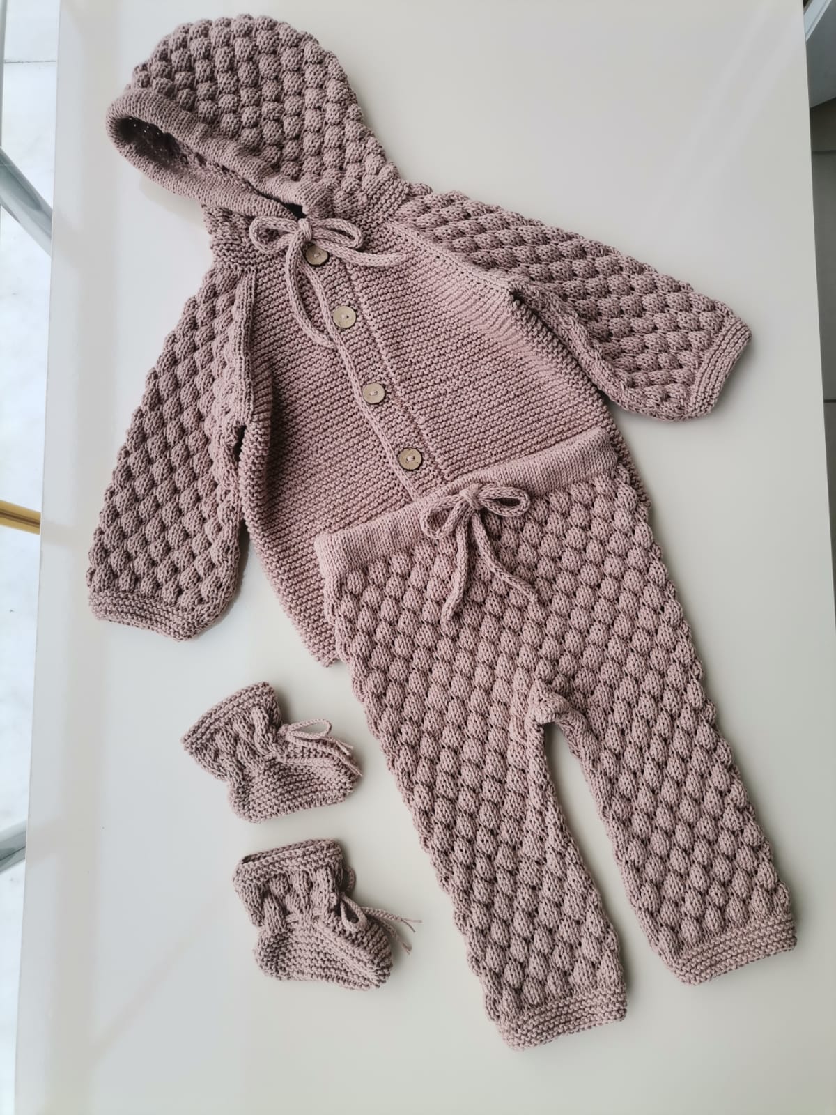 Kapusonlu bebek tulumu patikli set pembe orgu model