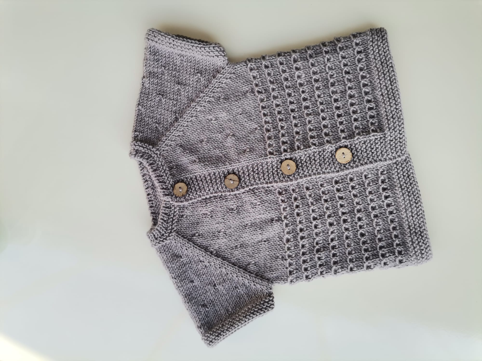 El yapimi gri ajurlu bebek yelegi siparis