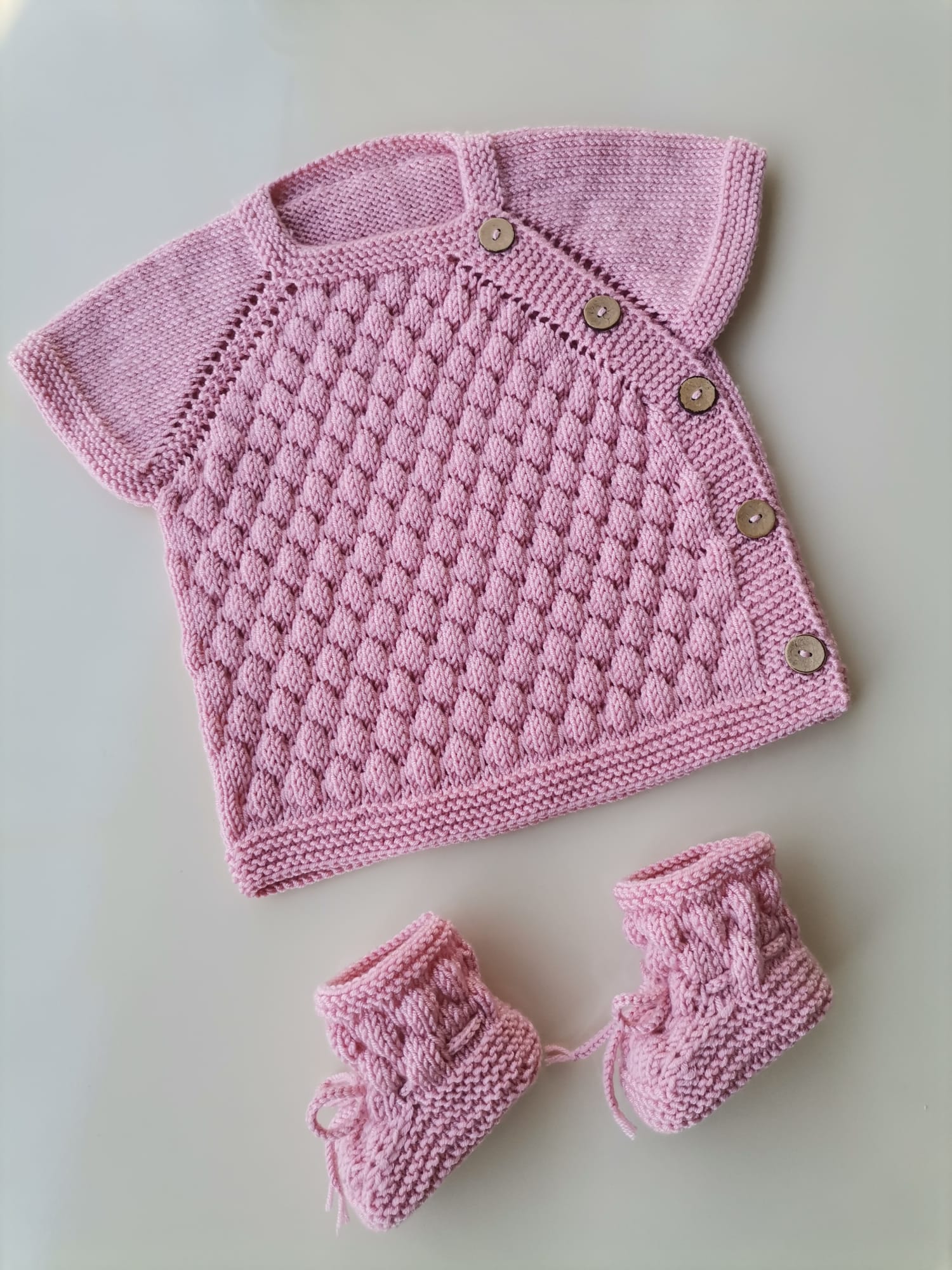 Harosa desenli pembe bebek yelek ve patik seti el orgusu kiz bebek